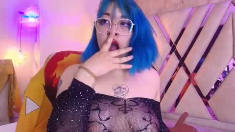 Snapshot of lilith_curvy chatting on 10-04-25, 08:18 online show from 10-04-25, 08:18