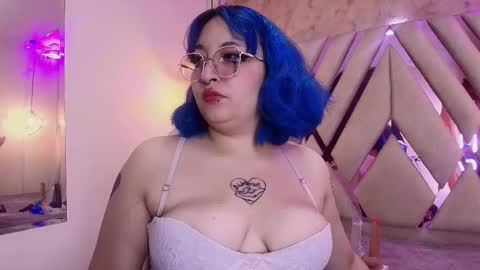 Snapshot of lilith_curvy chatting on 10-19-25, 07:14 online show from 10-19-25, 07:14
