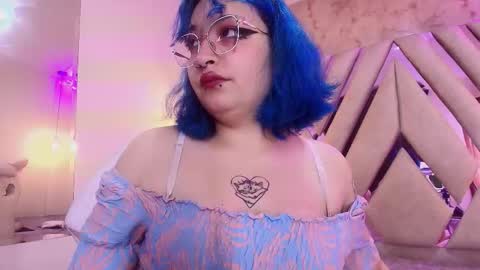 Snapshot of lilith_curvy chatting on 10-20-25, 07:47 online show from 10-20-25, 07:47