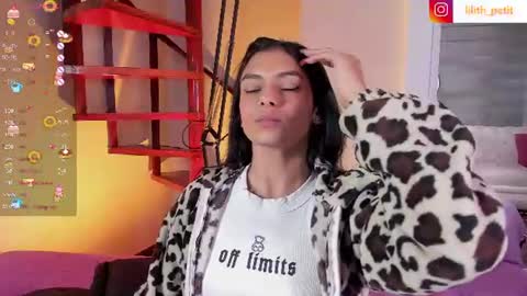 Lili petit  online show from 06-11-26, 12:32