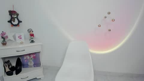 Snapshot of lilith_vision chatting on 12-19-25, 05:36 Alejandra online show from 12-19-25, 05:36