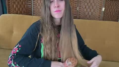 Snapshot of lilithoftrees chatting on 04-06-26, 05:25 L online show from 04-06-26, 05:25