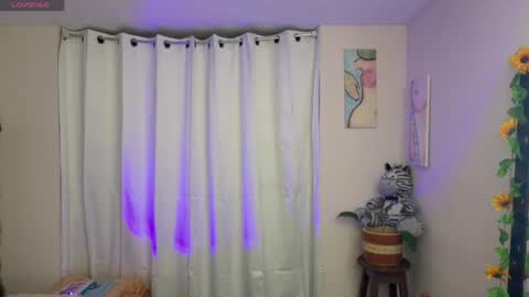Snapshot of lilithrose_b chatting on 04-15-26, 06:53 Lele online show from 04-15-26, 06:53