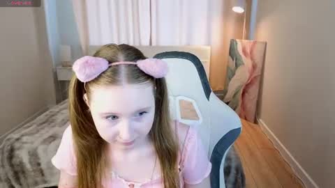 Snapshot of lilitiny chatting on 06-25-26, 05:12 Lili Tiny GMT2 3-10AM MonTueWedThuSat online show from 06-25-26, 05:12