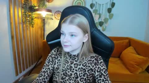lilitrosen online show from 09-18-25, 05:26