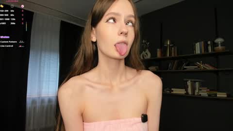 Snapshot of lilkiti chatting on 05-29-26, 08:56 Kiti online show from 05-29-26, 08:56