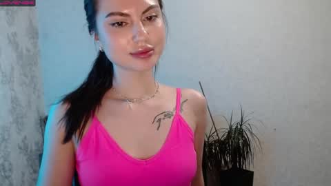 Snapshot of lillalovly chatting on 02-14-25, 12:47 Lilla online show from 02-14-25, 12:47