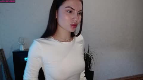 Snapshot of lillalovly chatting on 02-19-25, 09:17 Lilla online show from 02-19-25, 09:17