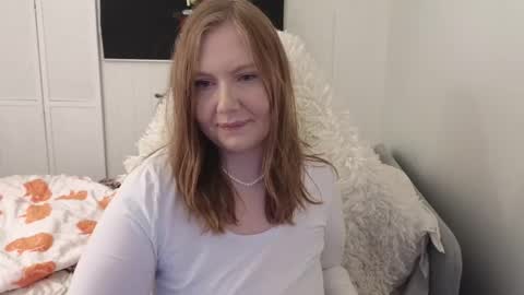 Snapshot of lilleambi chatting on 12-15-25, 08:40 Anni online show from 12-15-25, 08:40