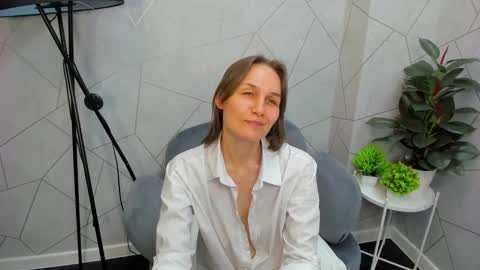 lillian_white1 online show from 03-11-25, 01:34