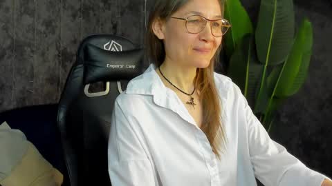 lillian_white1 online show from 05-02-26, 12:59