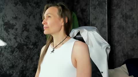 lillian_white1 online show from 05-05-26, 01:13