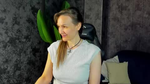 lillian_white1 online show from 05-06-26, 01:14