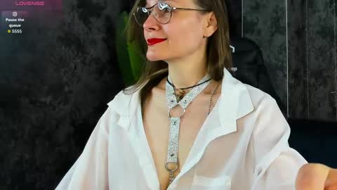 lillian_white1 online show from 05-19-26, 01:00