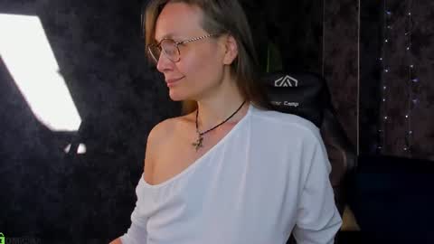 lillian_white1 online show from 06-14-26, 01:03
