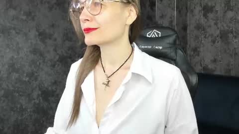 lillian_white1 online show from 06-16-26, 12:35