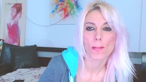 Snapshot of lillianasara chatting on 01-12-25, 04:42 Lara online show from 01-12-25, 04:42