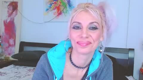 Snapshot of lillianasara chatting on 02-05-25, 05:20 Lara online show from 02-05-25, 05:20