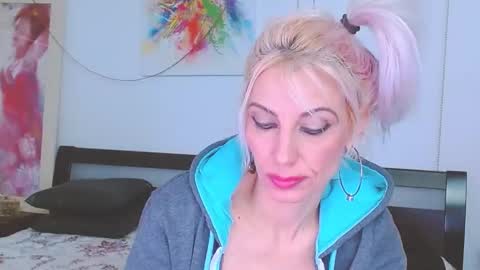Snapshot of lillianasara chatting on 02-11-25, 05:26 Lara online show from 02-11-25, 05:26
