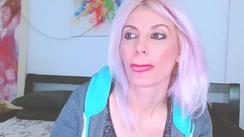 Snapshot of lillianasara chatting on 02-13-25, 03:29 Lara online show from 02-13-25, 03:29