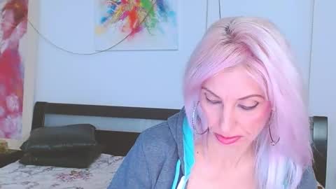 Snapshot of lillianasara chatting on 02-13-25, 10:33 Lara online show from 02-13-25, 10:33