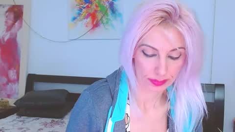 Snapshot of lillianasara chatting on 02-14-25, 06:12 Lara online show from 02-14-25, 06:12