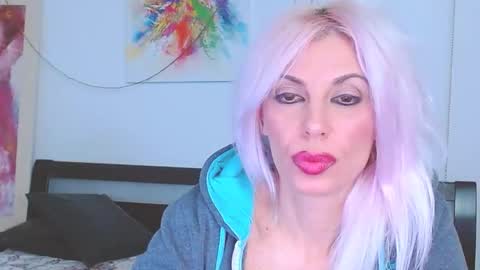 Snapshot of lillianasara chatting on 02-15-25, 09:15 Lara online show from 02-15-25, 09:15