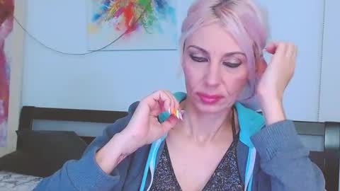 Snapshot of lillianasara chatting on 02-16-25, 02:20 Lara online show from 02-16-25, 02:20