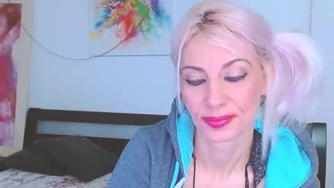 Snapshot of lillianasara chatting on 02-16-25, 10:32 Lara online show from 02-16-25, 10:32