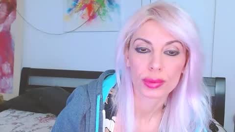 Snapshot of lillianasara chatting on 02-17-25, 03:25 Lara online show from 02-17-25, 03:25