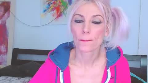 Snapshot of lillianasara chatting on 02-20-25, 07:19 Lara online show from 02-20-25, 07:19