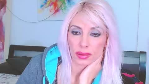Snapshot of lillianasara chatting on 02-22-25, 05:02 Lara online show from 02-22-25, 05:02