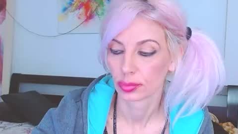 Snapshot of lillianasara chatting on 02-25-25, 01:52 Lara online show from 02-25-25, 01:52