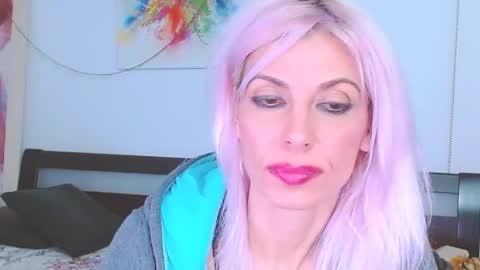 Snapshot of lillianasara chatting on 02-25-25, 05:08 Lara online show from 02-25-25, 05:08