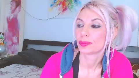 Snapshot of lillianasara chatting on 02-26-25, 08:11 Lara online show from 02-26-25, 08:11