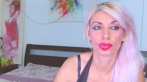 Snapshot of lillianasara chatting on 09-13-25, 02:44 Lara online show from 09-13-25, 02:44