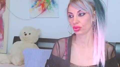 Snapshot of lillianasara chatting on 03-19-26, 11:31 Lara online show from 03-19-26, 11:31