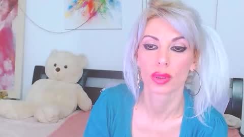 Snapshot of lillianasara chatting on 03-23-26, 08:13 Lara online show from 03-23-26, 08:13