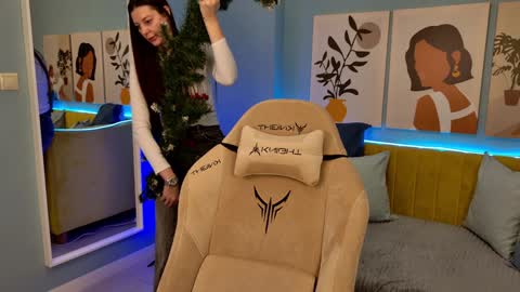lillibright online show from 12-17-24, 02:44