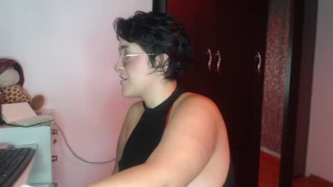 Snapshot of lillithsinclair_nom chatting on 04-13-26, 02:50 lillith online show from 04-13-26, 02:50