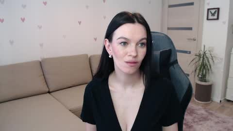 lilliyves online show from 04-07-26, 09:43