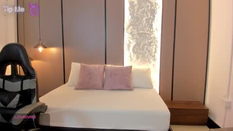 L I L L Y online show from 01-15-26, 12:10