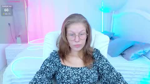 Snapshot of lilly_belly chatting on 09-09-25, 12:26 Lilly online show from 09-09-25, 12:26