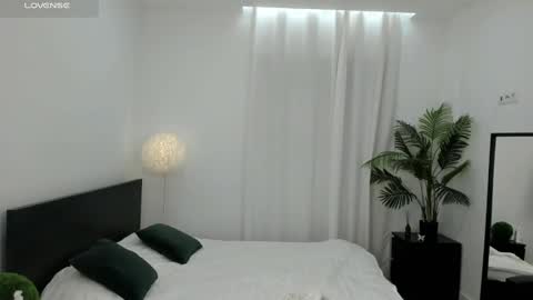 Lilly Colins online show from 12-23-24, 09:29