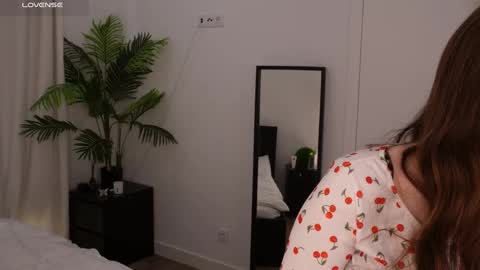 Lilly Colins online show from 01-05-25, 01:58