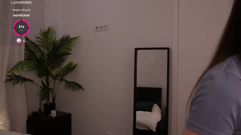 Lilly Colins online show from 01-20-25, 09:01