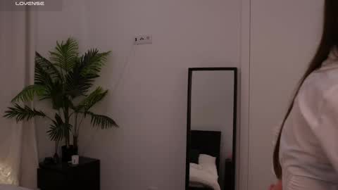 Lilly Colins online show from 01-23-25, 02:28