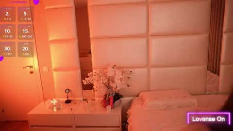 Lilly Colins online show from 10-23-25, 06:50