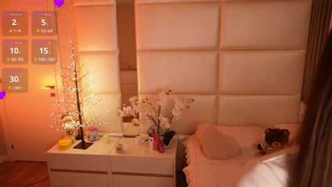 Lilly Colins online show from 02-25-26, 07:23