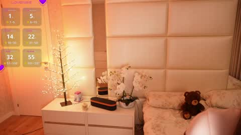 Lilly Colins online show from 05-04-26, 07:43